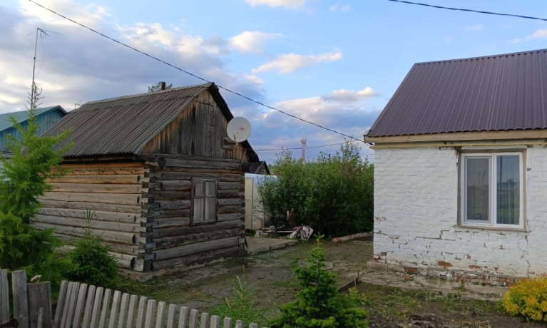 Продажа дома<br /> по адресу 646886 с. Березовка, Азовский немецкий национальный р-н, с. Березовка, ул. Восточная, 23