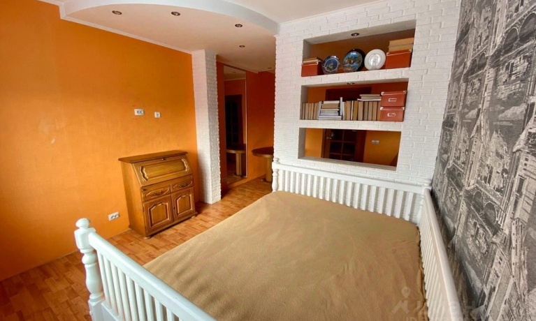 Продажа квартиры 2-комн.<br /> по адресу г. Омск,  пр-кт. Комарова, 15