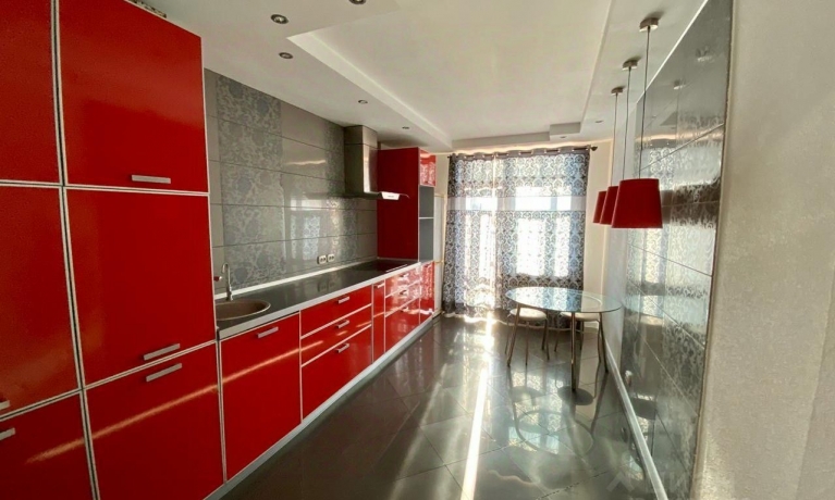 Продажа квартиры 2-комн.<br /> по адресу г. Омск,  пр-кт. Комарова, 15