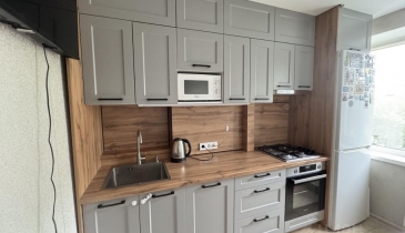 г. Омск,  ул. Володарского, 122