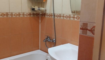 г. Омск,  ул. 21-я Амурская, 26 к1