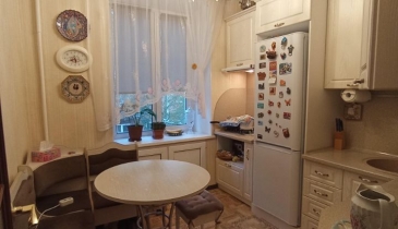 г. Омск,  ул. Октябрьская, 122