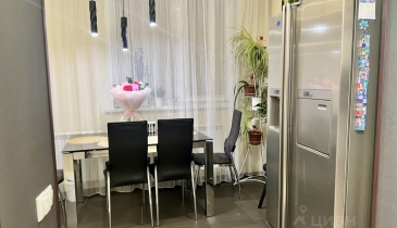 г. Омск,  ул. Декабристов, 114 к1